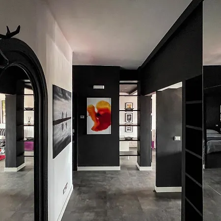 Mura Di Elegant Penthouse With Balcony Appartamento Lucca