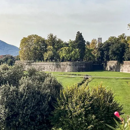 Mura Di Elegant Penthouse With Balcony Lucques