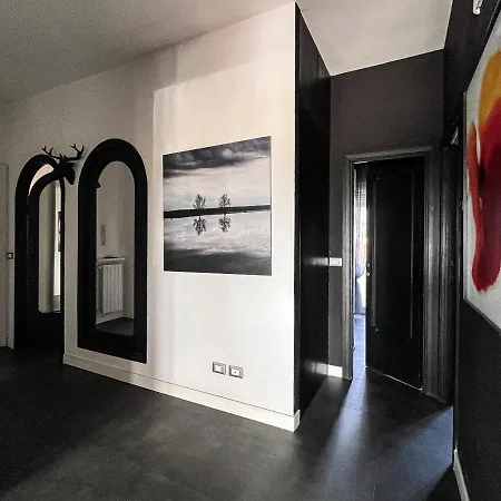 Mura Di Elegant Penthouse With Balcony Apartment Lucca
